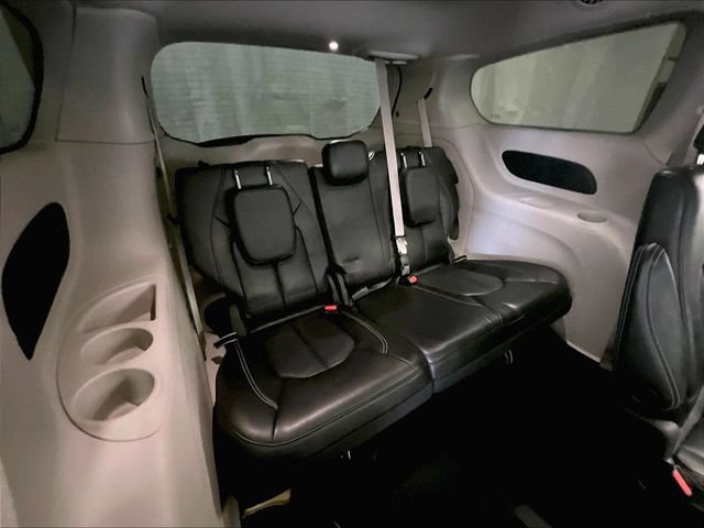 Used 2023 Chrysler Pacifica Touring-L FWD image 27