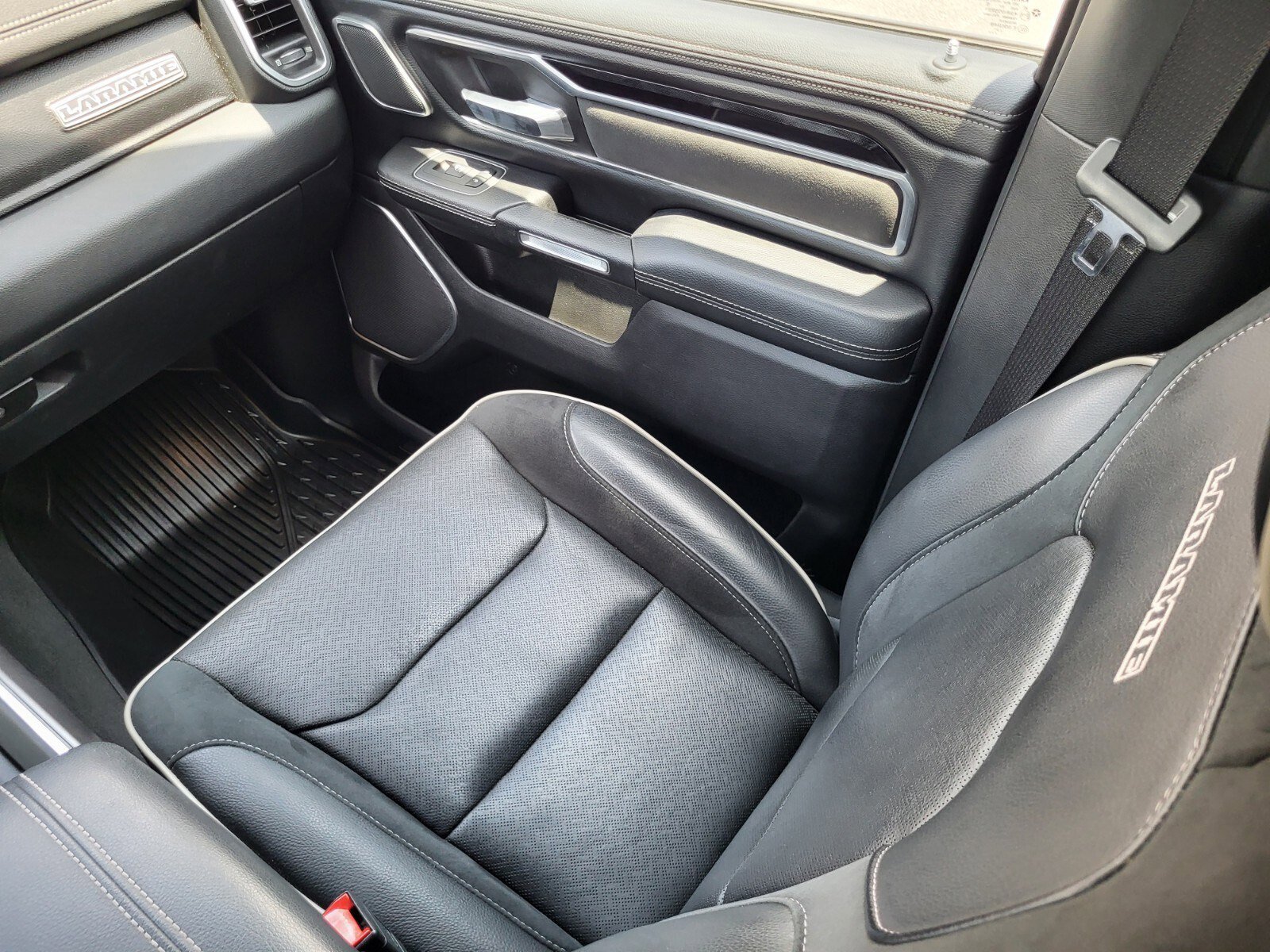 Used 2021 RAM 1500 Laramie AWD/4WD image 17
