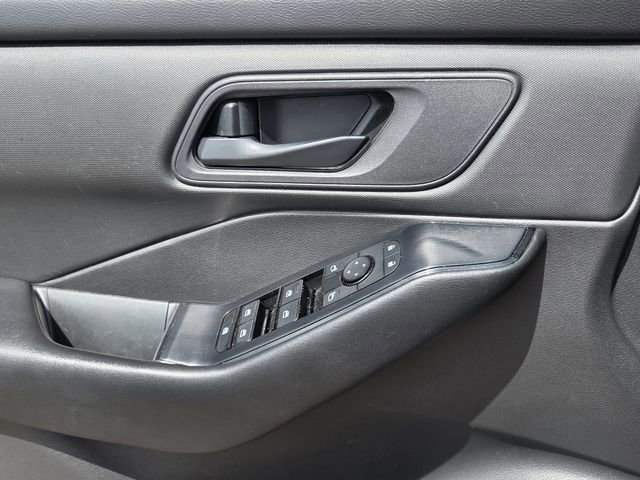 Used 2024 Nissan Rogue S image 16