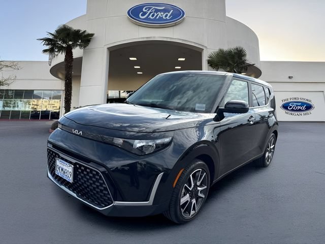 Used 2024 Kia Soul EX w/ Option Group 015 FWD image 2