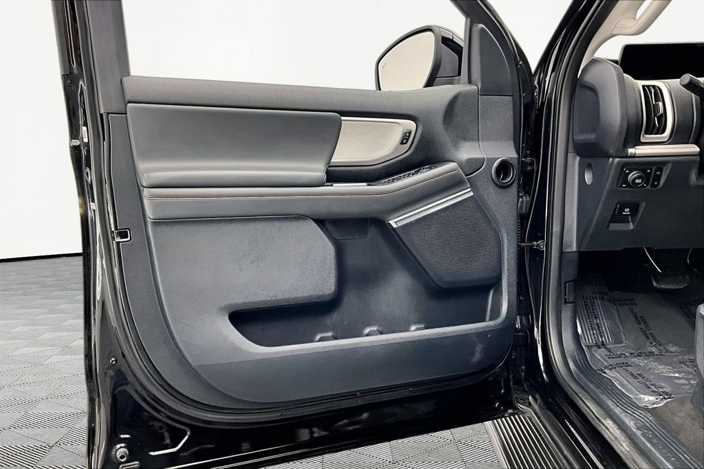 Certified 2025 Ford Expedition Active AWD/4WD image 23