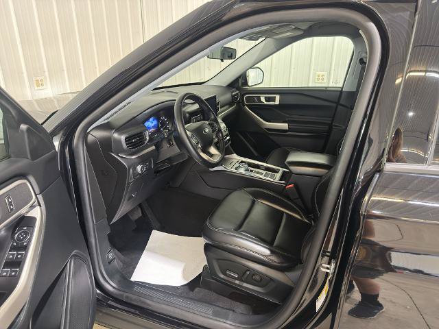 Certified 2021 Ford Explorer XLT w/ Equipment Group 202A RWD image 2