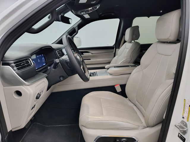 Used 2025 Jeep Wagoneer L Series III AWD/4WD image 10