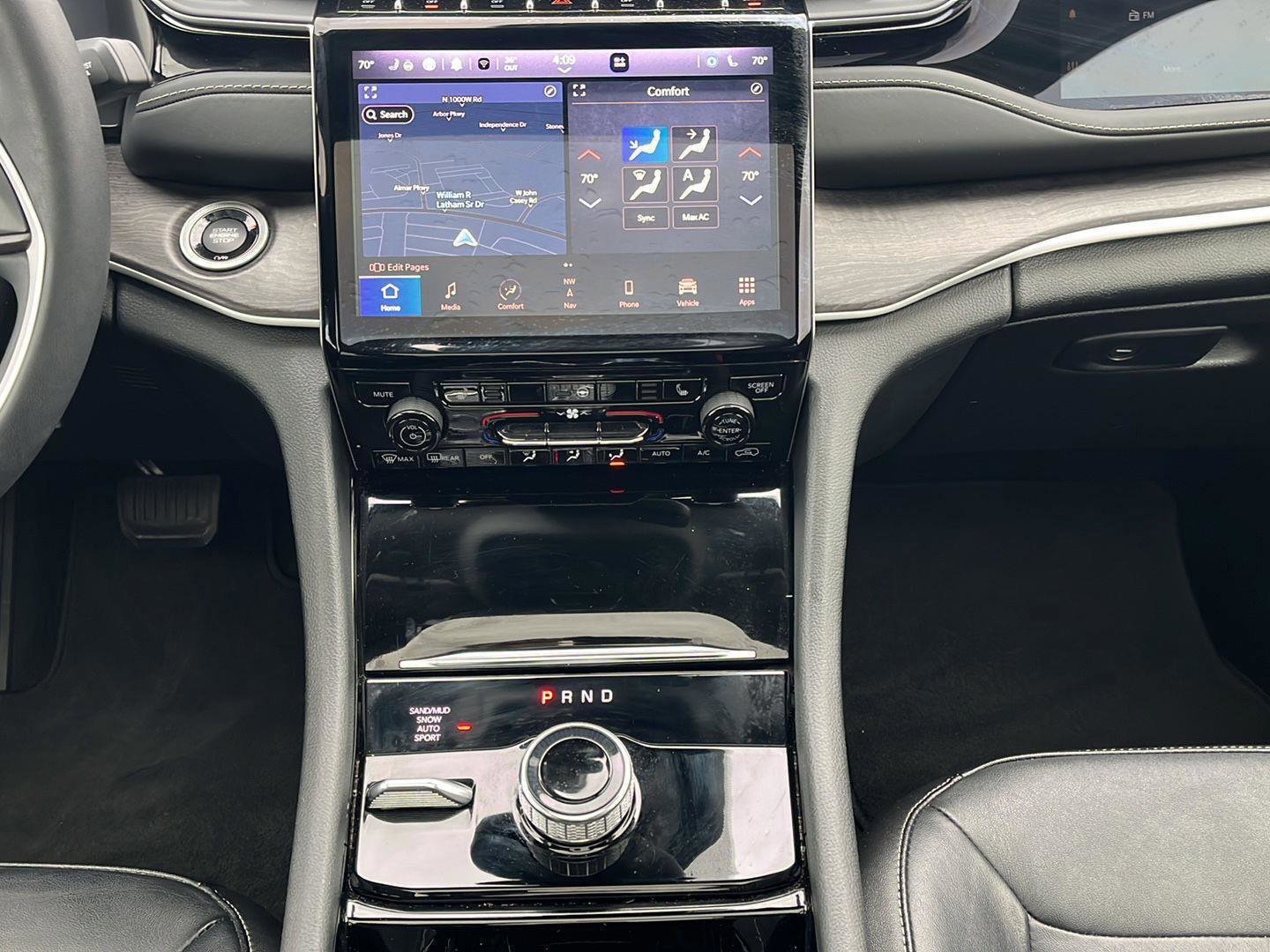 Used 2023 Jeep Grand Cherokee Limited w/ Black Appearance Package image 21