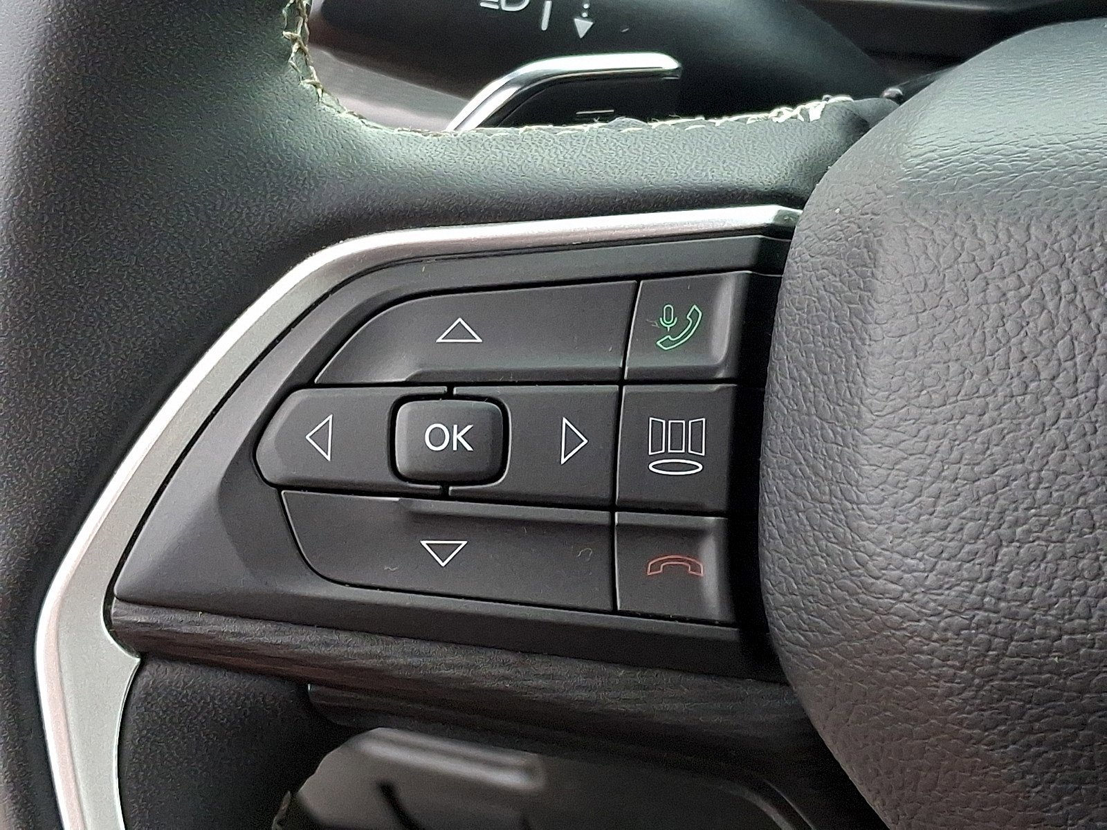 Used 2023 Jeep Grand Cherokee L Laredo image 19