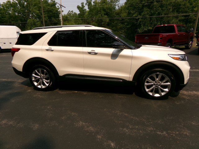 Certified 2023 Ford Explorer Platinum w/ Premium Technology Package AWD/4WD image 8