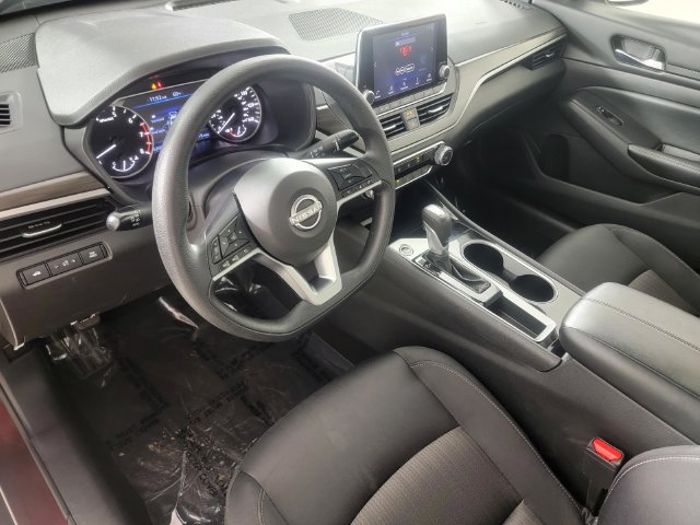 Used 2024 Nissan Altima 2.5 SV FWD image 12
