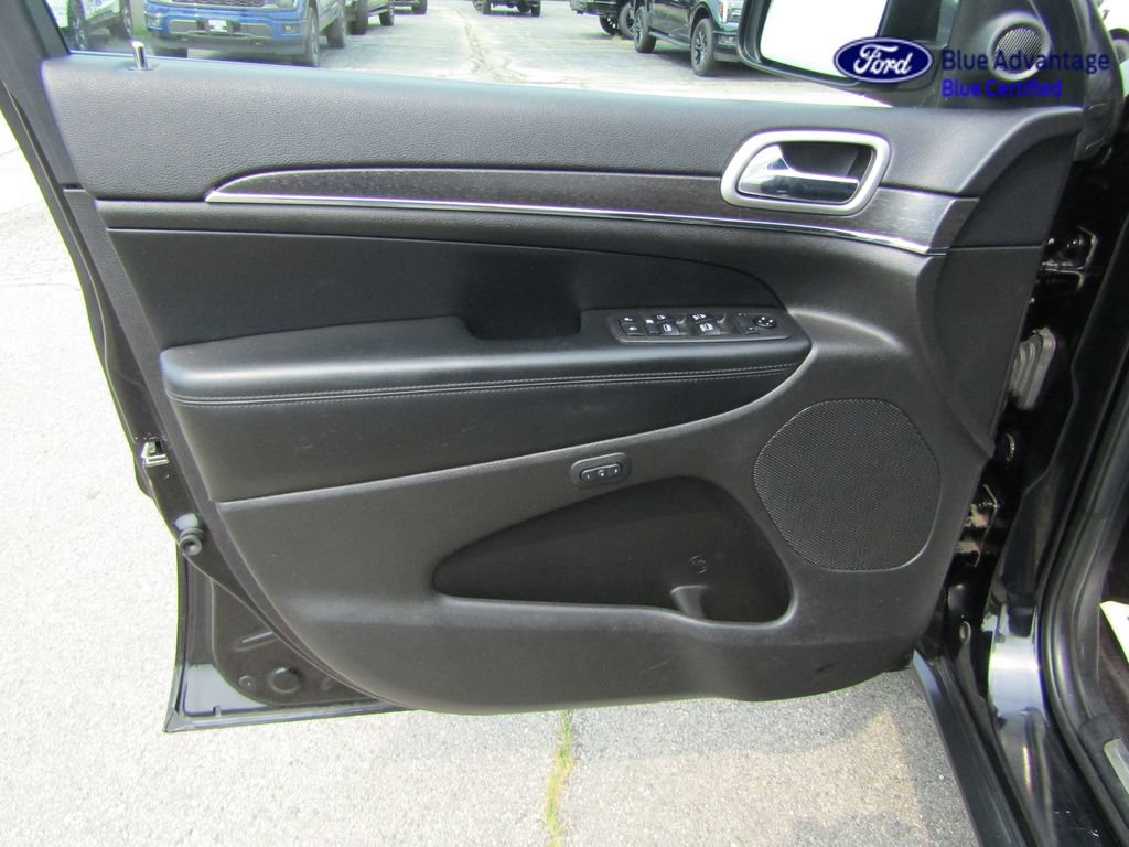 Used 2018 Jeep Grand Cherokee Limited AWD/4WD image 27