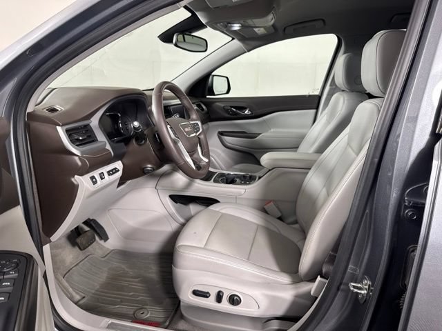 Used 2022 GMC Acadia SLT w/ Technology Package AWD/4WD image 11