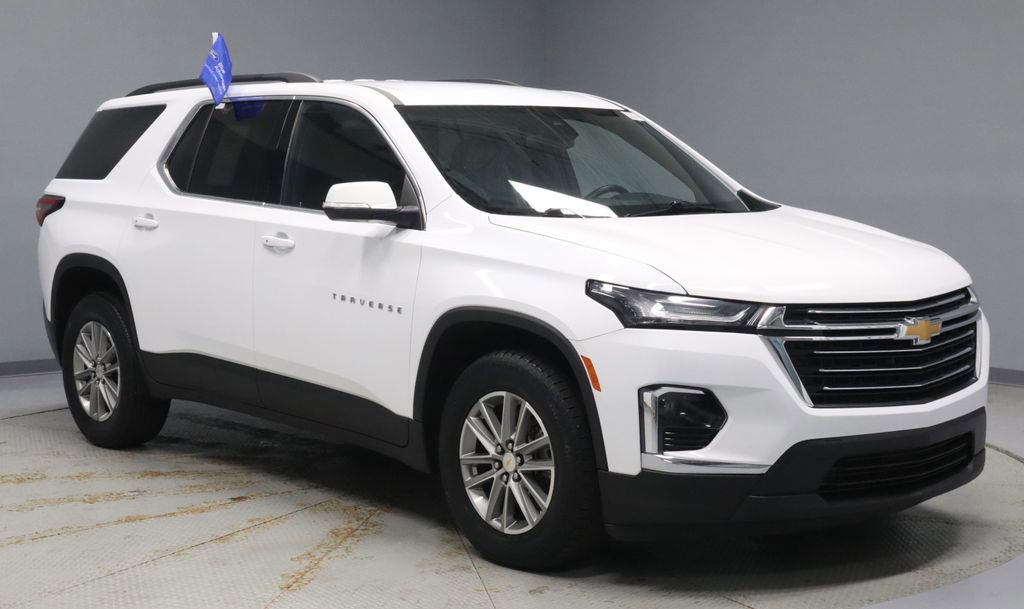 Used 2023 Chevrolet Traverse LT FWD image 1