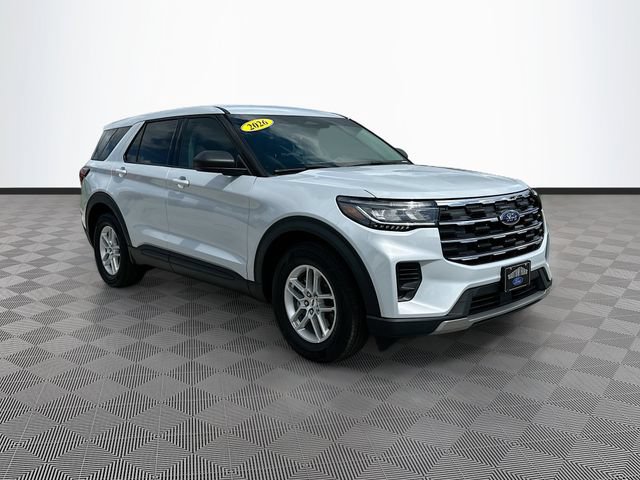 Certified 2026 Ford Explorer Active RWD image 3