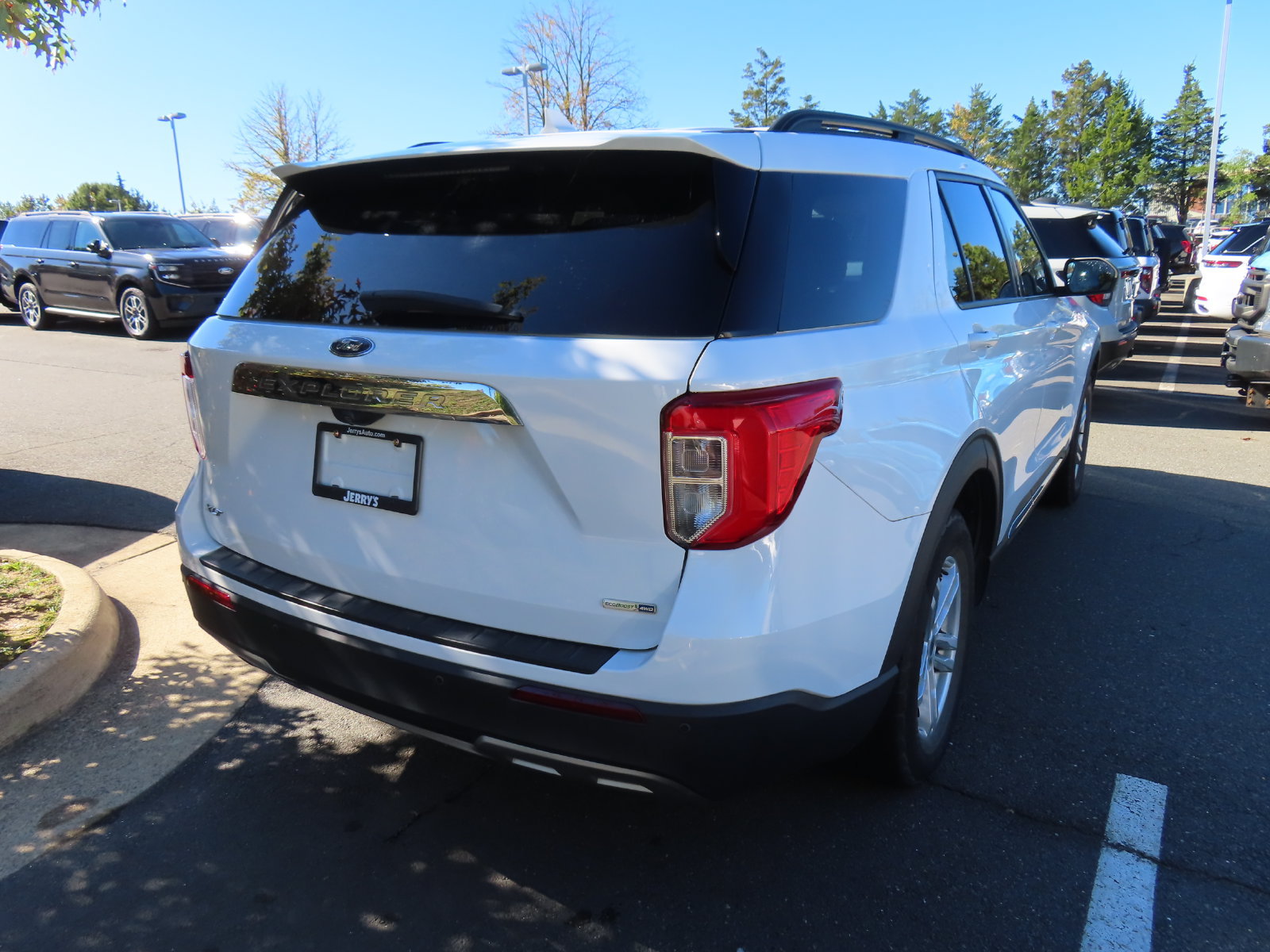 Certified 2020 Ford Explorer XLT w/ Equipment Group 202A AWD/4WD image 5