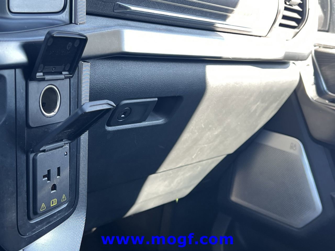 Certified 2022 Ford F150 Platinum w/ Equipment Group 701A High image 17