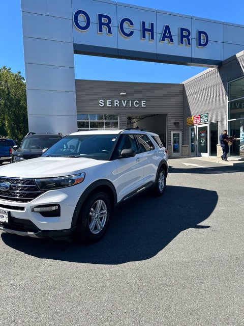 Certified 2021 Ford Explorer XLT w/ Equipment Group 202A AWD/4WD image 3
