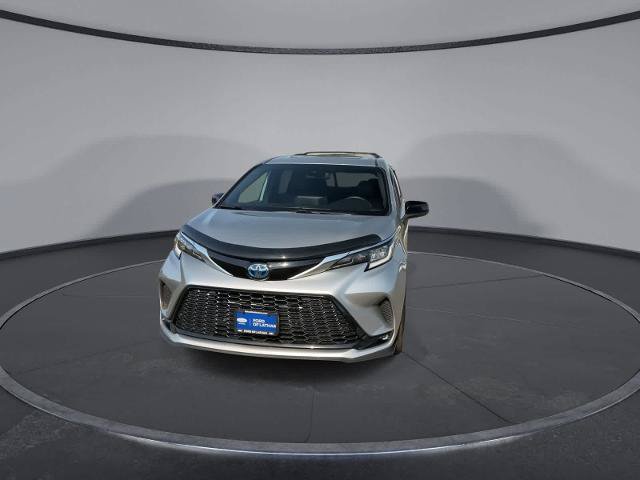 Used 2022 Toyota Sienna XSE w/ XSE Plus Package AWD/4WD image 3