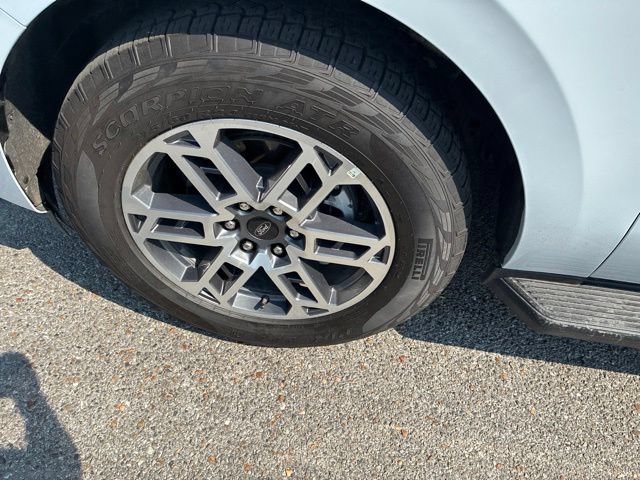 Certified 2025 Ford Expedition Active AWD/4WD image 32