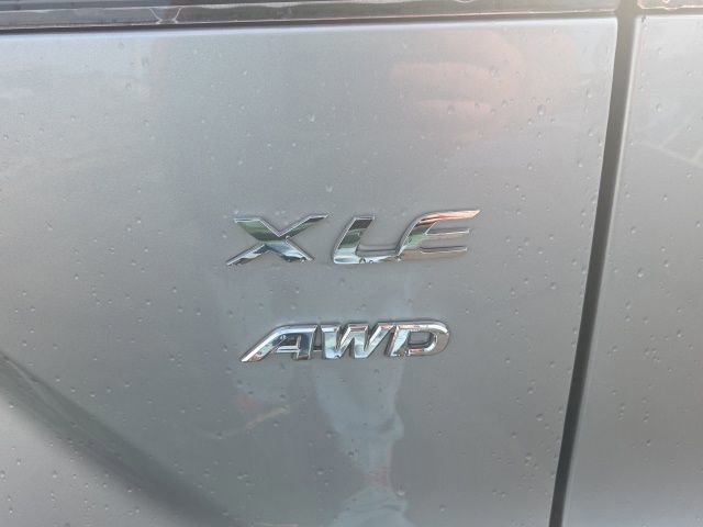 Used 2024 Toyota Corolla Cross XLE w/ Convenience Package image 12