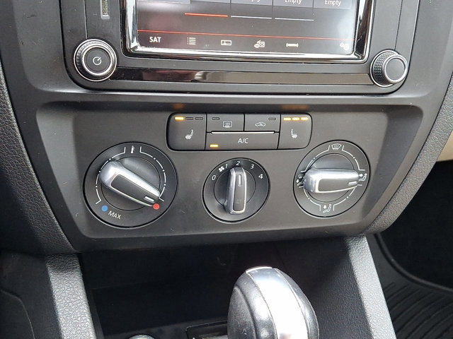 Used 2017 Volkswagen Jetta SE image 17
