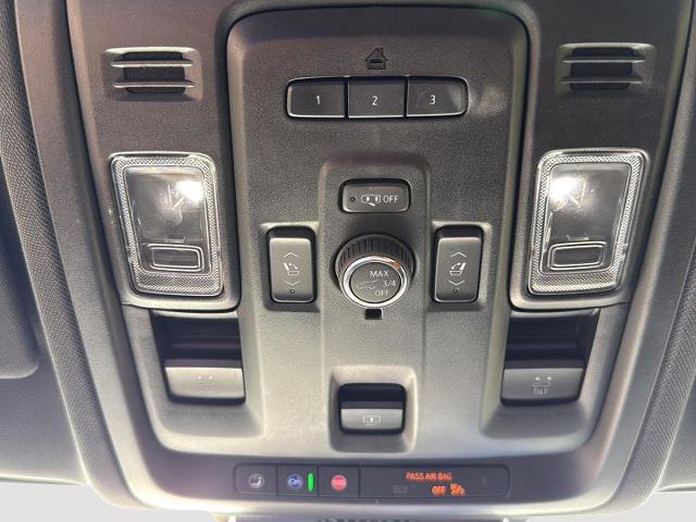 Used 2023 Chevrolet Suburban Z71 w/ Luxury Package image 19