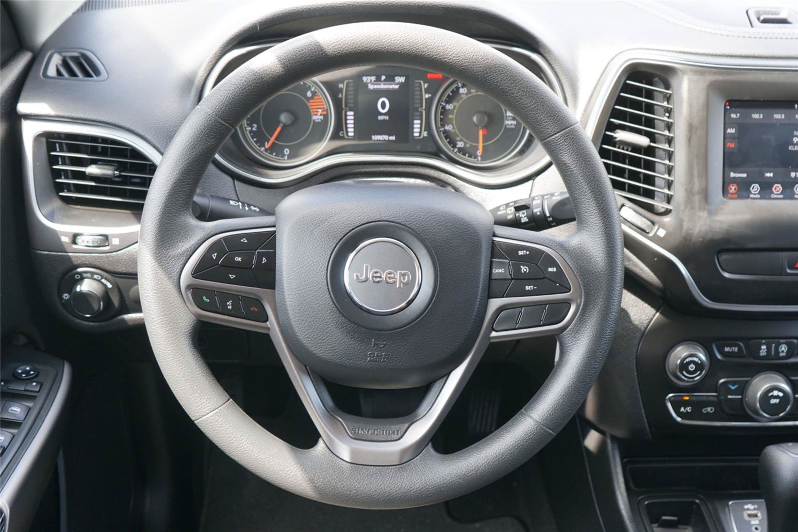 Used 2020 Jeep Cherokee Latitude FWD image 24
