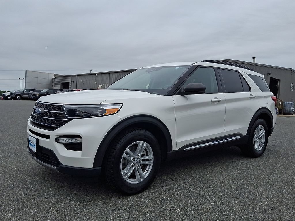 Certified 2023 Ford Explorer XLT w/ Equipment Group 202A AWD/4WD image 3
