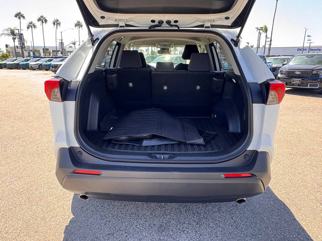 Used 2023 Toyota RAV4 LE AWD/4WD image 13