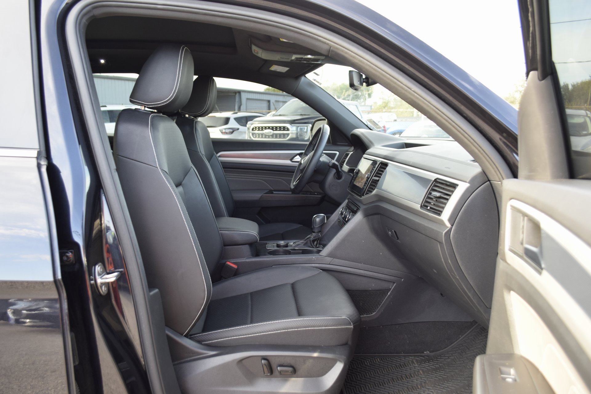 Used 2023 Volkswagen Atlas Cross Sport SEL image 24