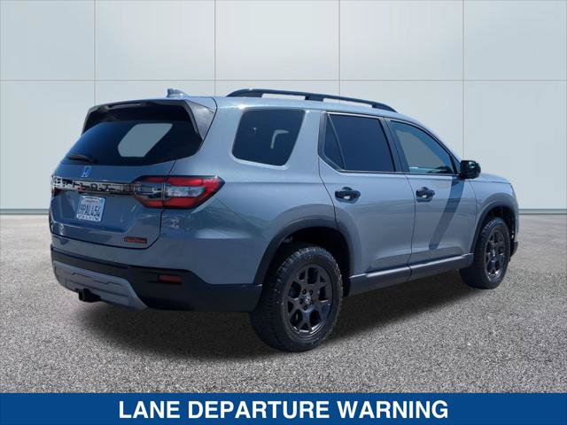 Used 2025 Honda Pilot TrailSport image 5