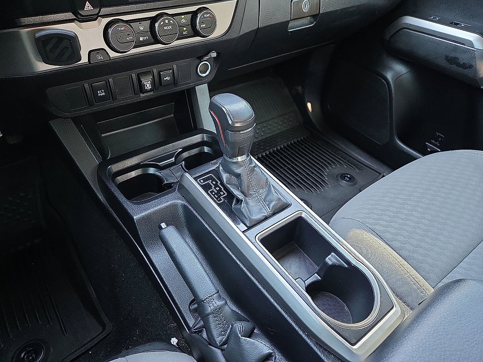Used 2022 Toyota Tacoma SR5 RWD image 25