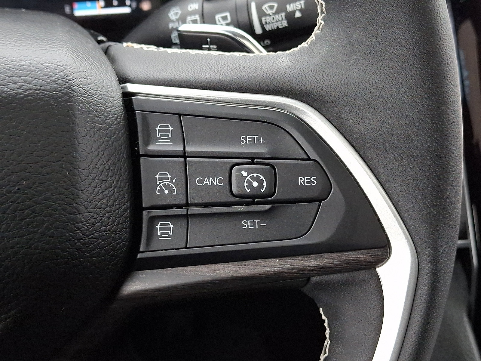 Used 2023 Jeep Grand Cherokee L Limited w/ Luxury Tech Group II image 30