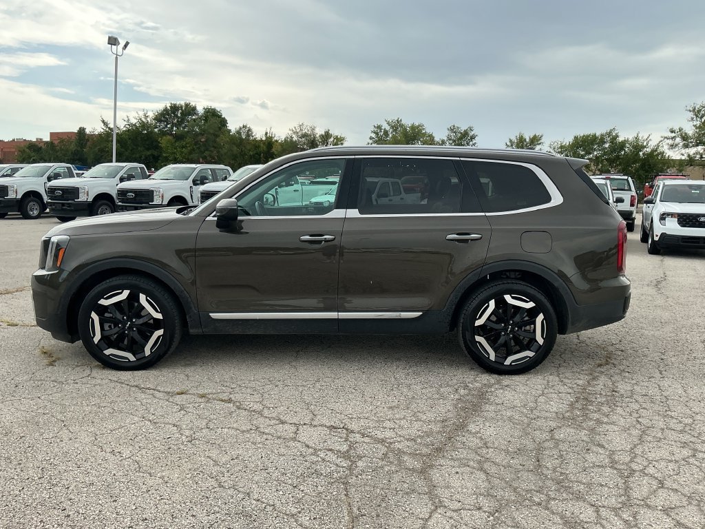 Used 2025 Kia Telluride S AWD/4WD image 2