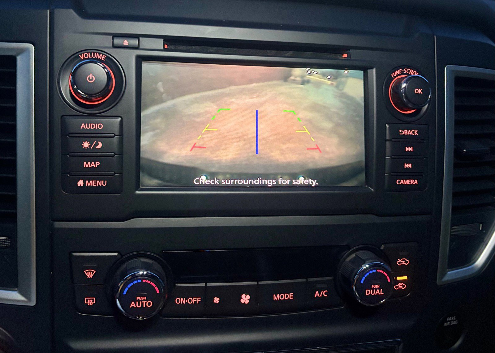 Used 2019 Nissan Titan SV w/ SV Convenience Package image 32