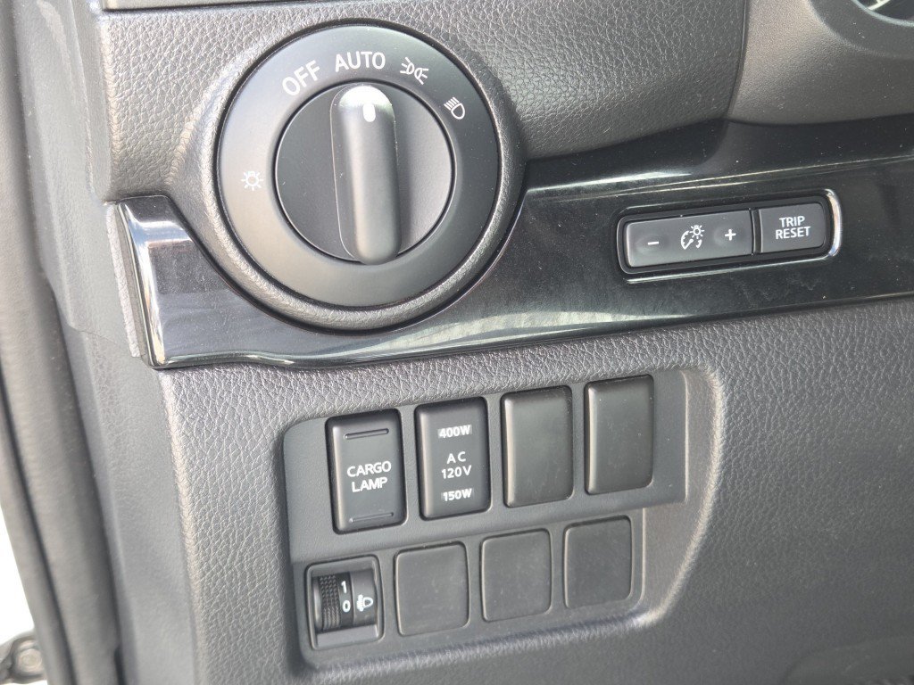 Used 2023 Nissan Titan SV w/ SV Convenience Package AWD/4WD image 34