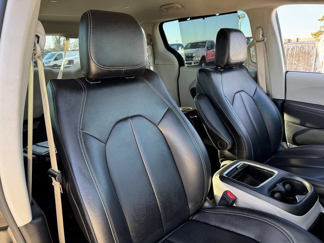 Used 2023 Chrysler Pacifica Touring-L image 20