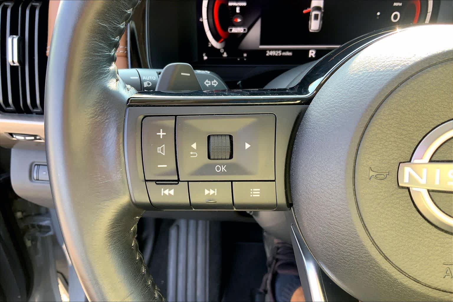 Used 2023 Nissan Pathfinder Platinum AWD/4WD image 23