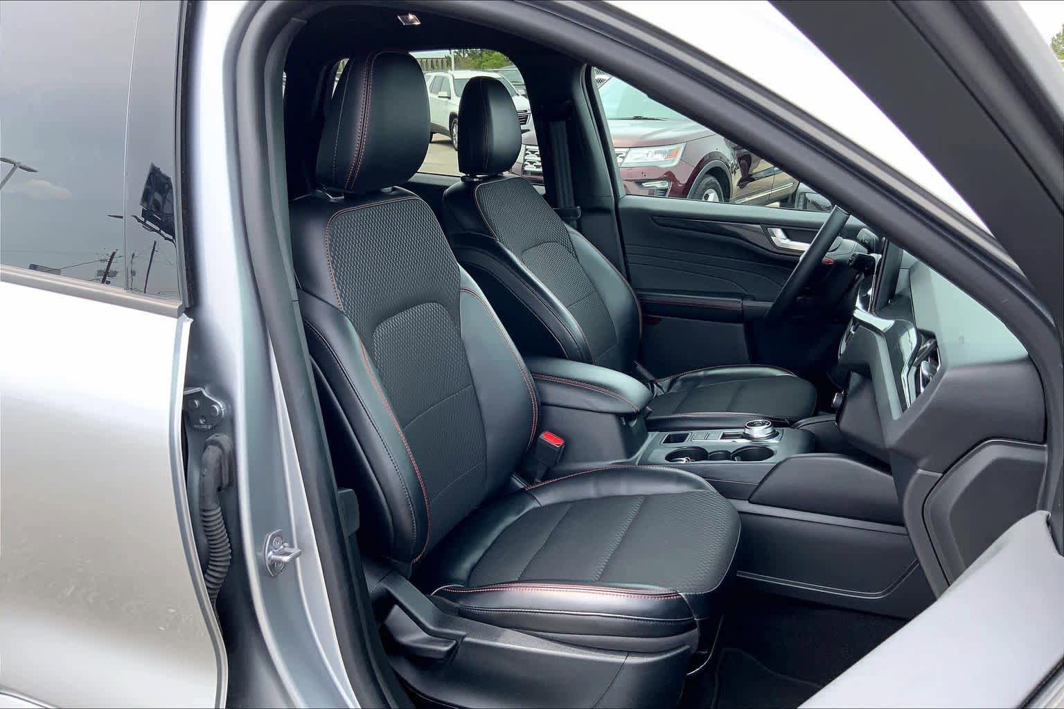 Certified 2024 Ford Escape ST-Line w/ Tech Pack #1 FWD image 9