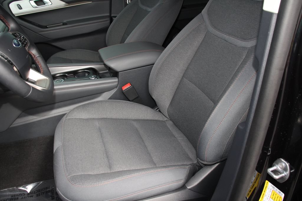 Certified 2025 Ford Explorer Active AWD/4WD image 23