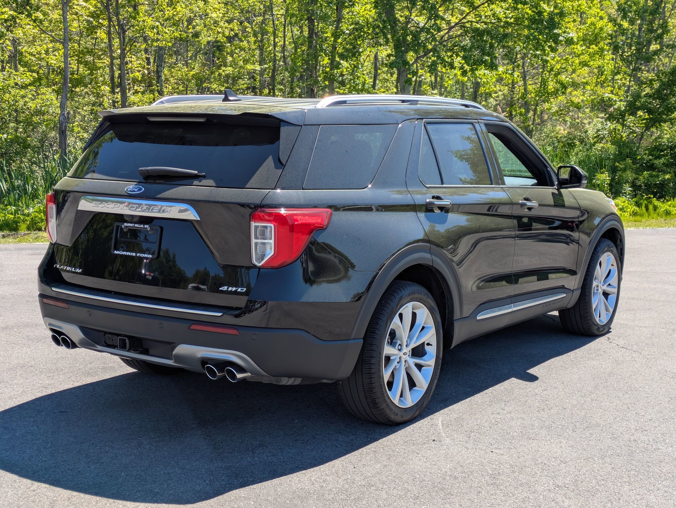 Certified 2023 Ford Explorer Platinum w/ Technology Package AWD/4WD image 3