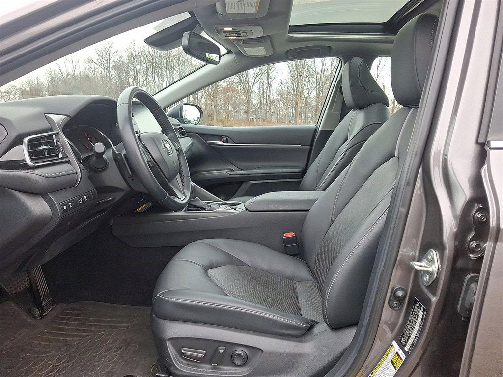 Used 2021 Toyota Camry XSE image 17