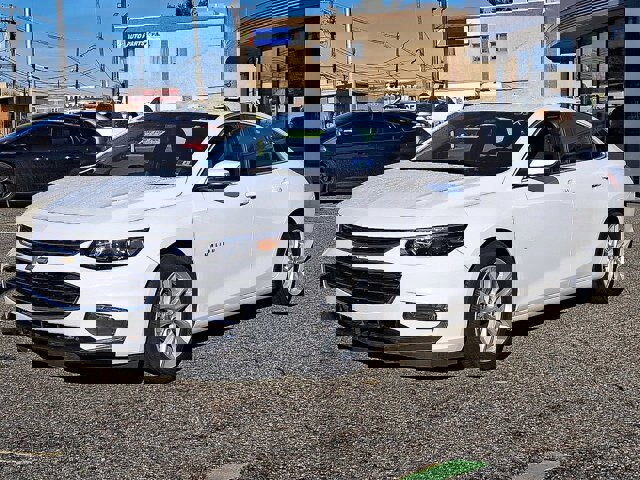 Used 2018 Chevrolet Malibu LT image 2