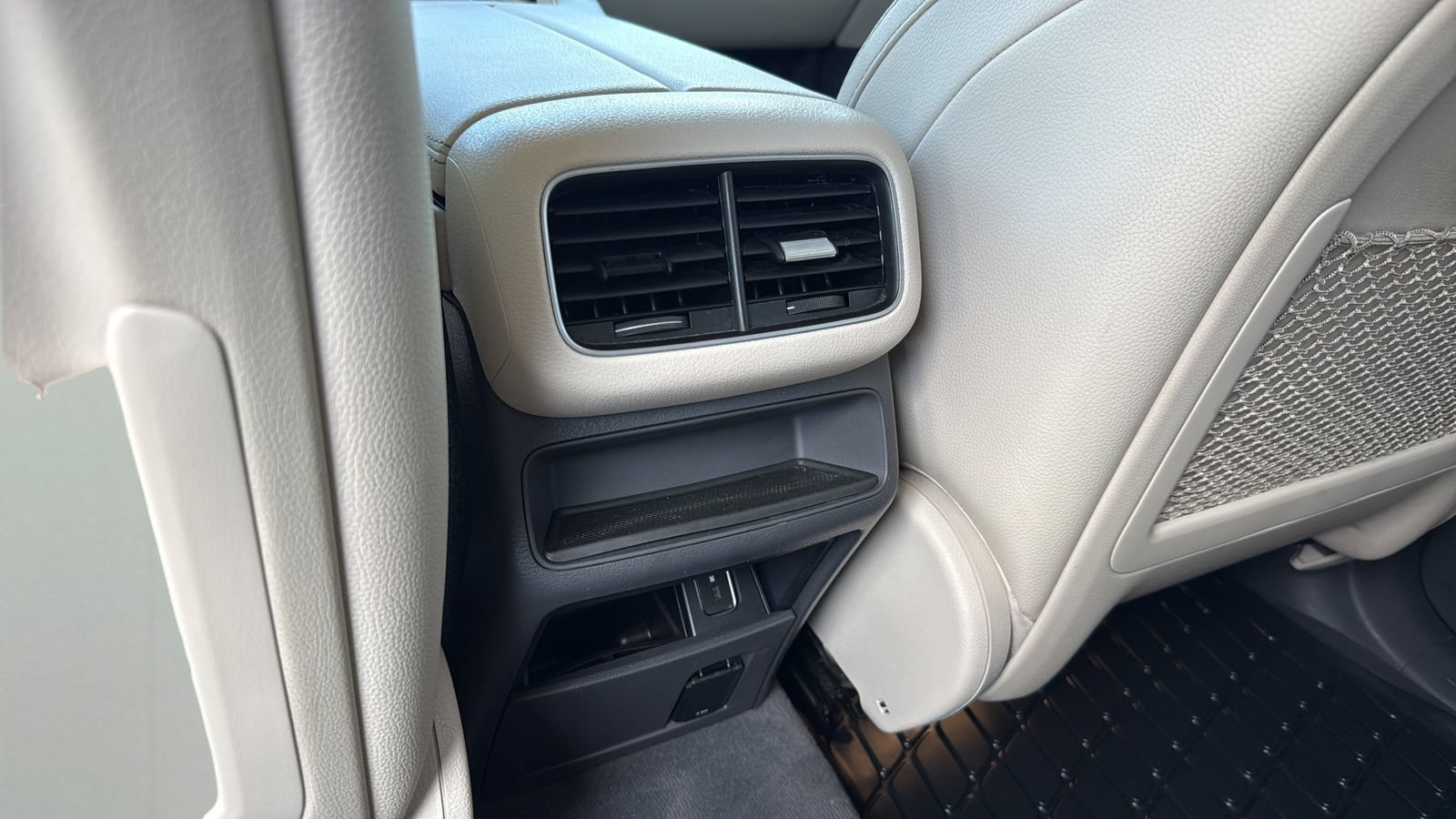 Used 2020 Mercedes-Benz GLE 350 4MATIC w/ Premium Package image 27