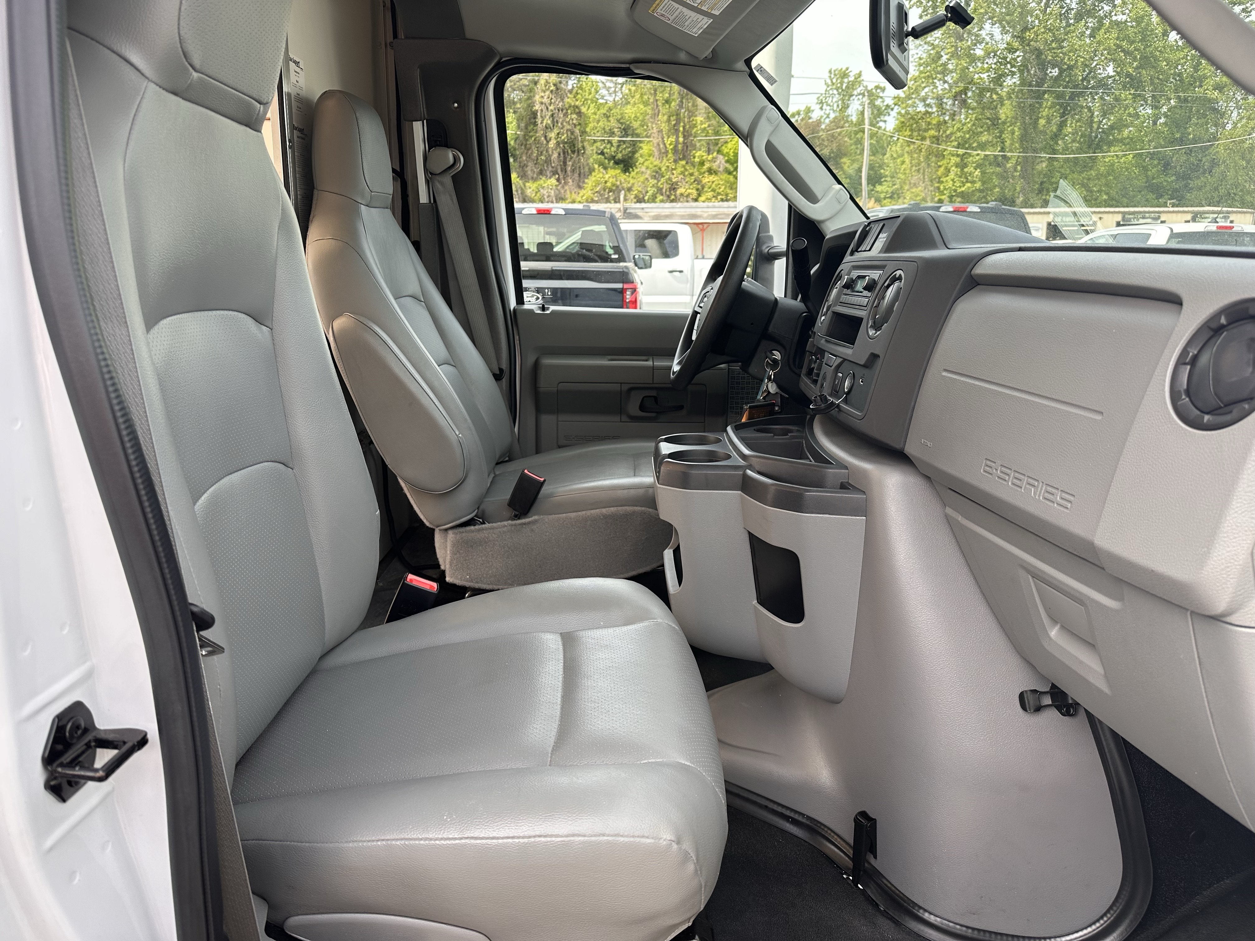 Certified 2024 Ford E-450 and Econoline 450 Super Duty w/ Power Windows & Locks Group RWD image 10