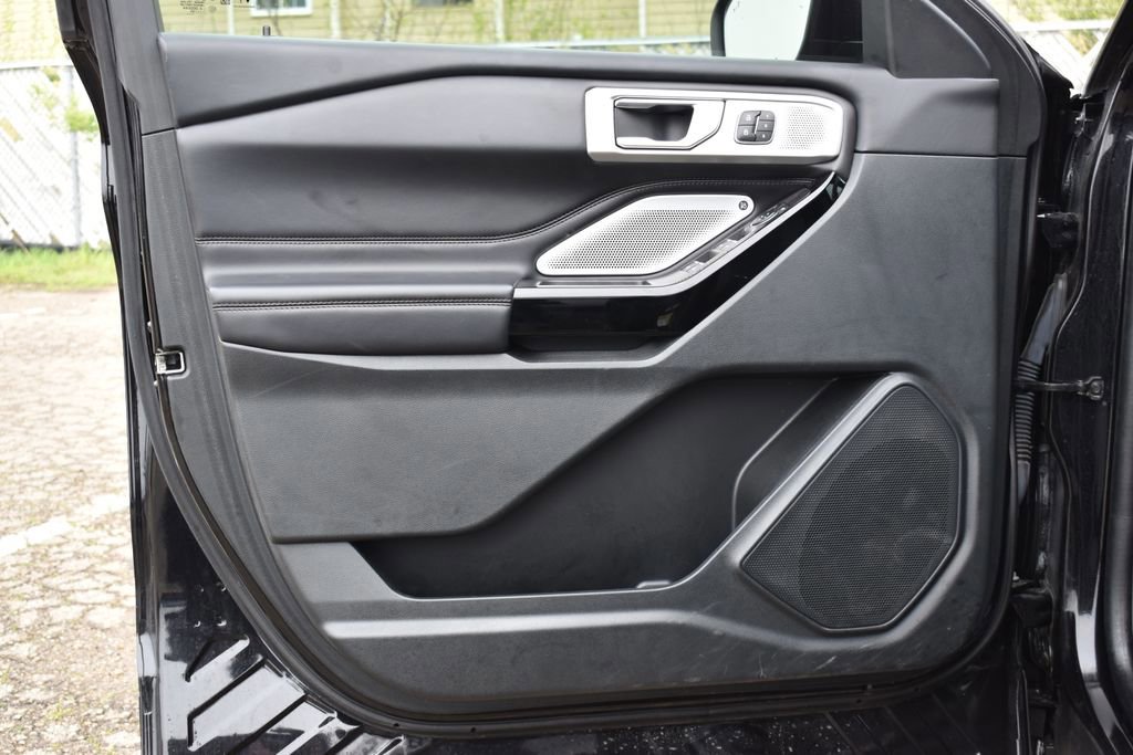 Certified 2023 Ford Explorer Platinum w/ Technology Package image 8