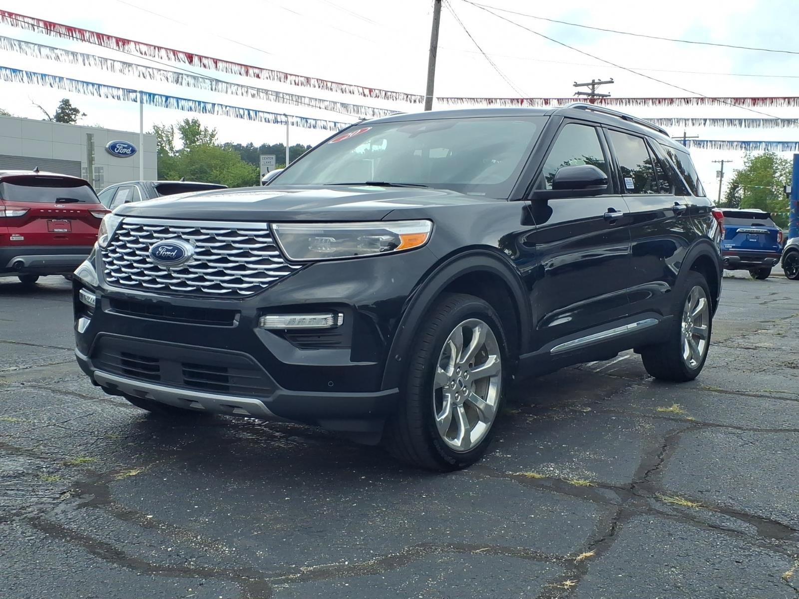 Certified 2020 Ford Explorer Platinum w/ Premium Technology Package AWD/4WD image 3
