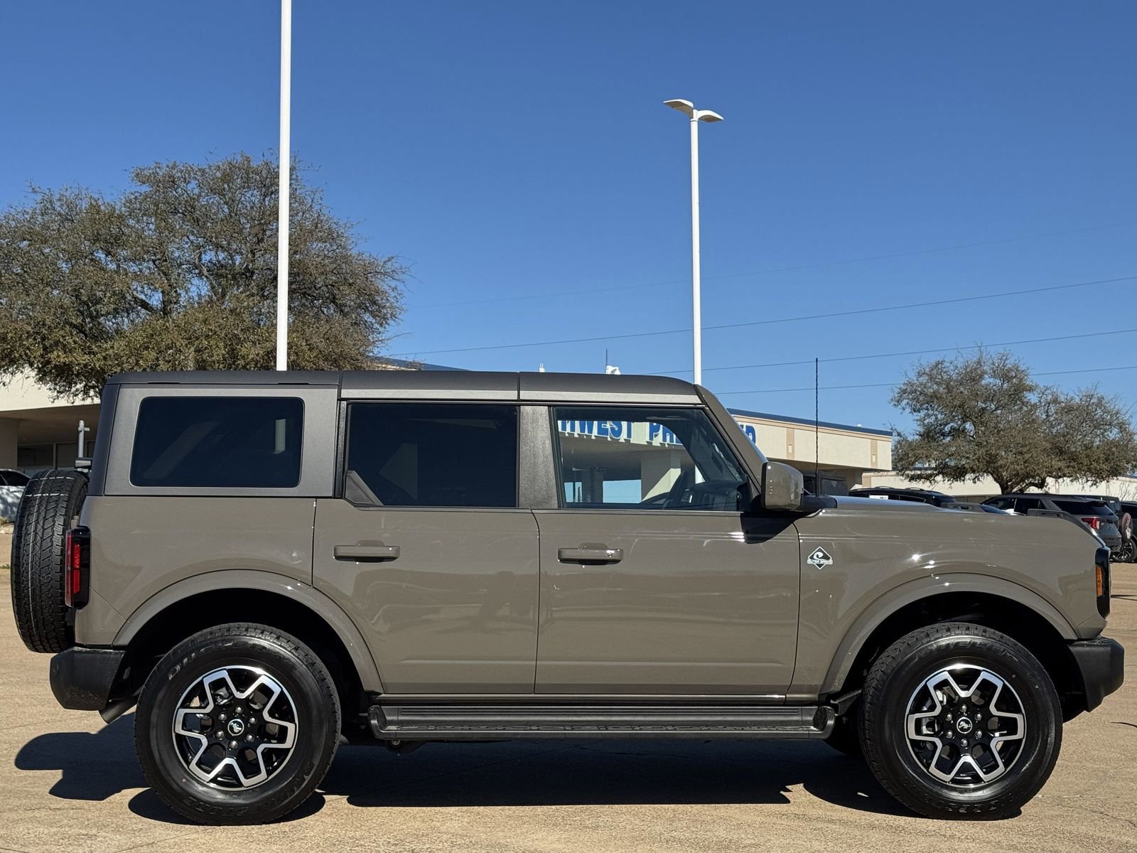 Certified 2025 Ford Bronco Outer Banks image 6