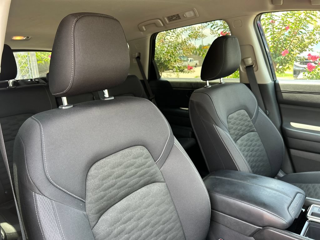 Used 2025 Nissan Pathfinder SV FWD image 15