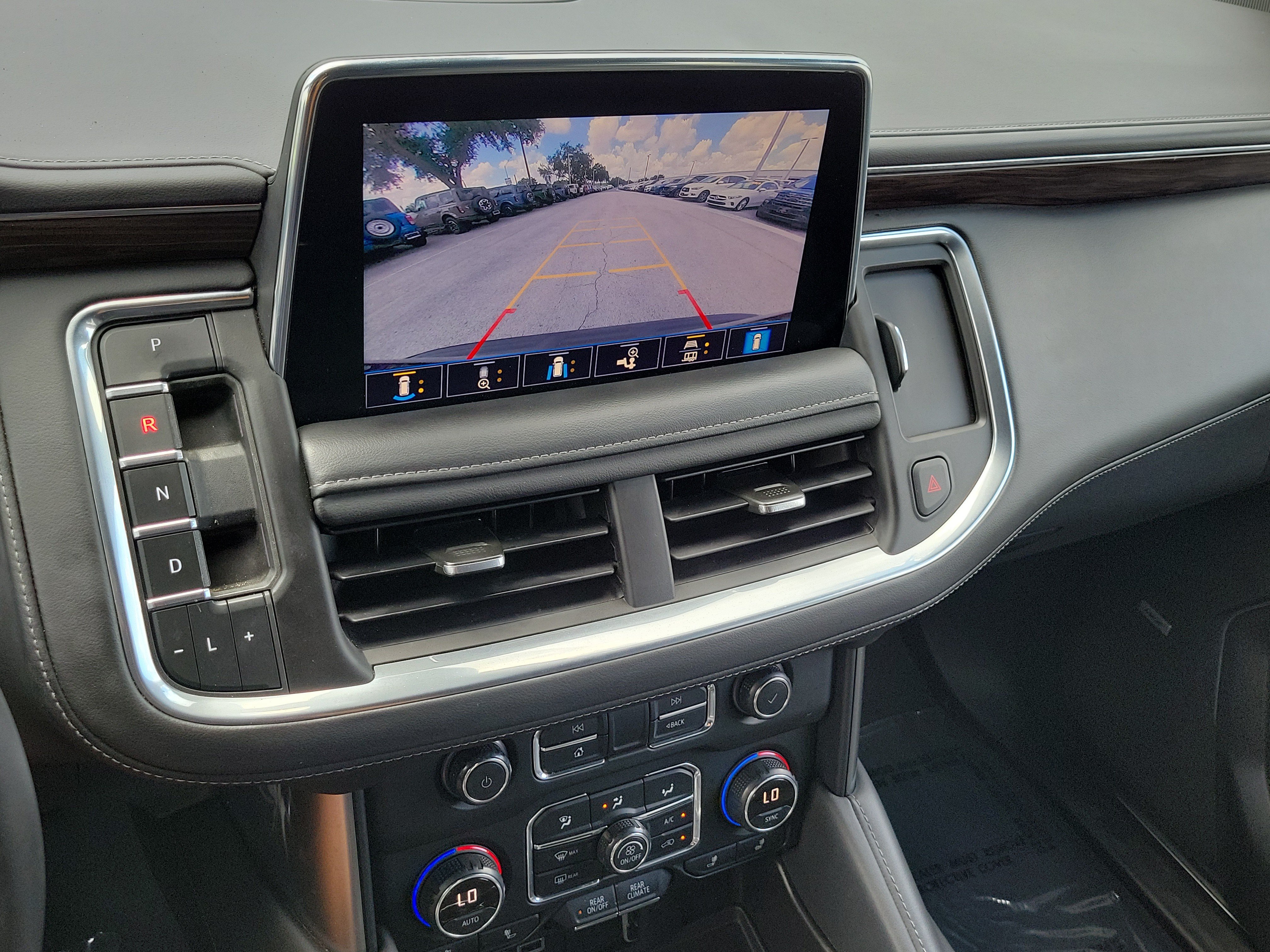 Used 2021 Chevrolet Tahoe Z71 w/ Z71 Off-Road Package AWD/4WD image 26