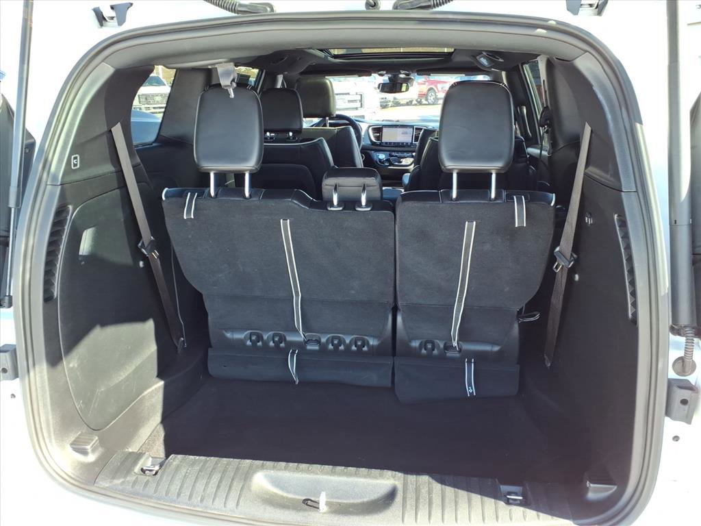 Used 2025 Chrysler Pacifica Limited image 11