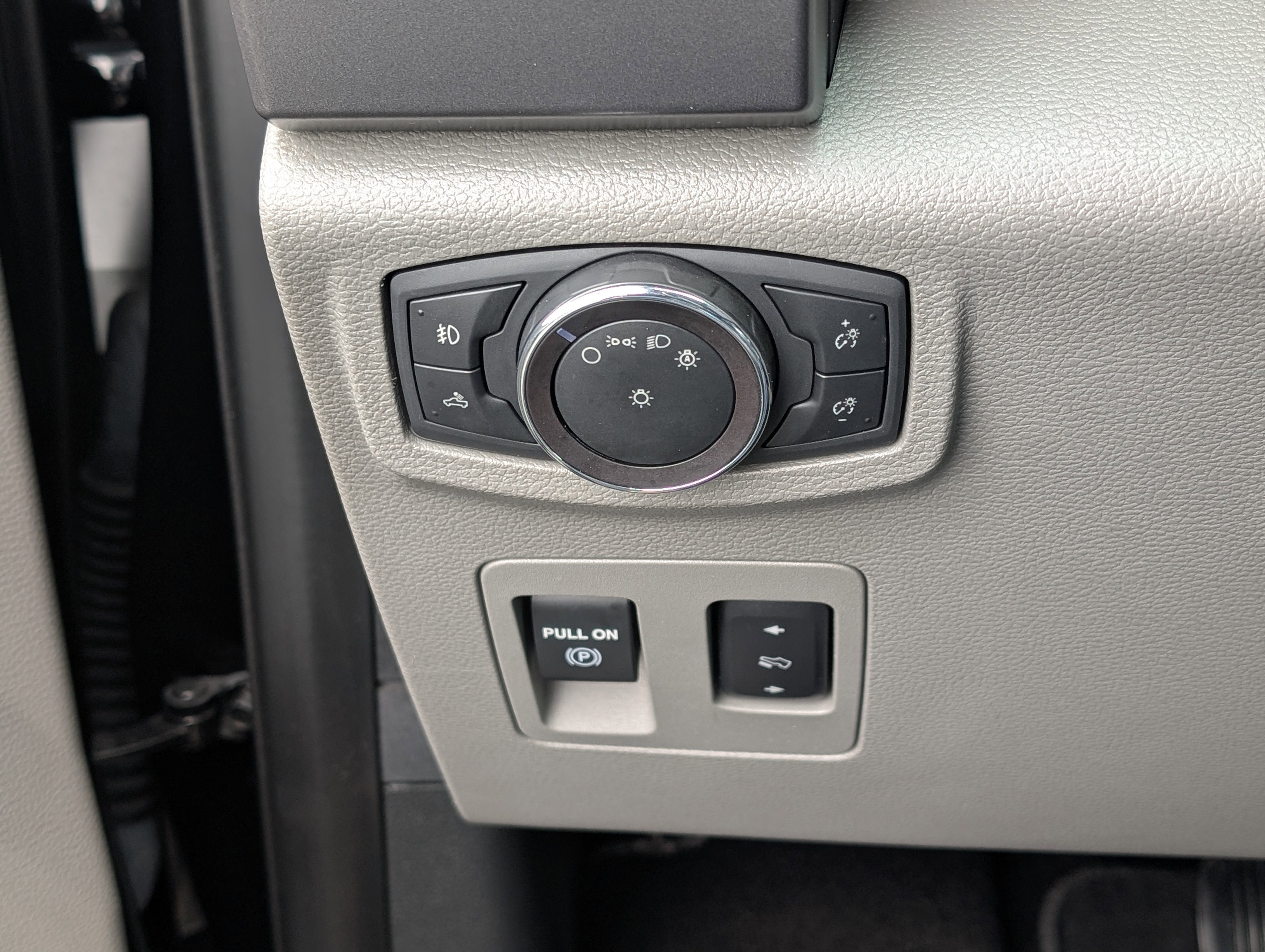 Certified 2019 Ford F150 XLT w/ Equipment Group 302A Luxury image 17