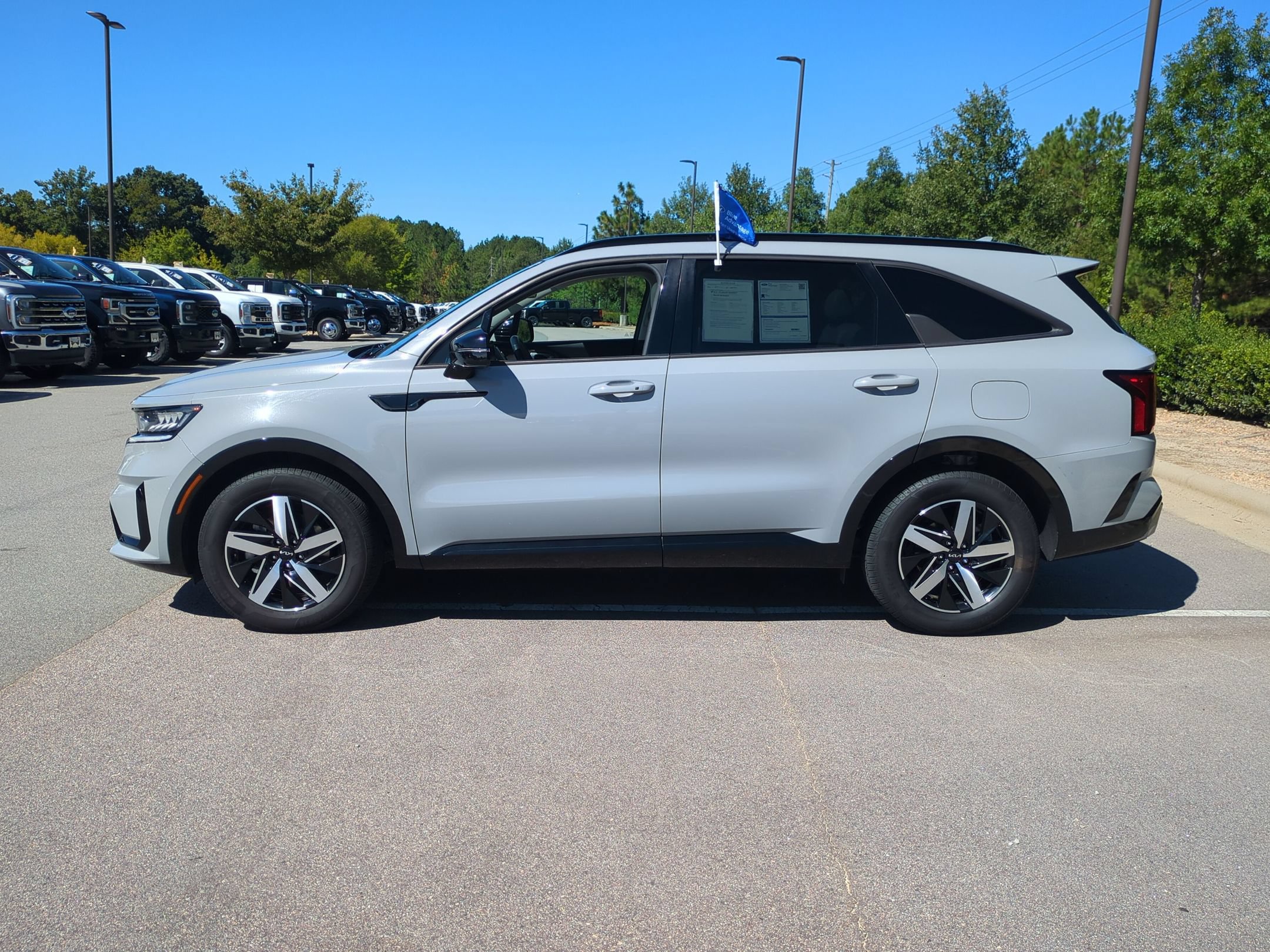 Used 2023 Kia Sorento EX w/ Panoramic Sunroof Package FWD image 7